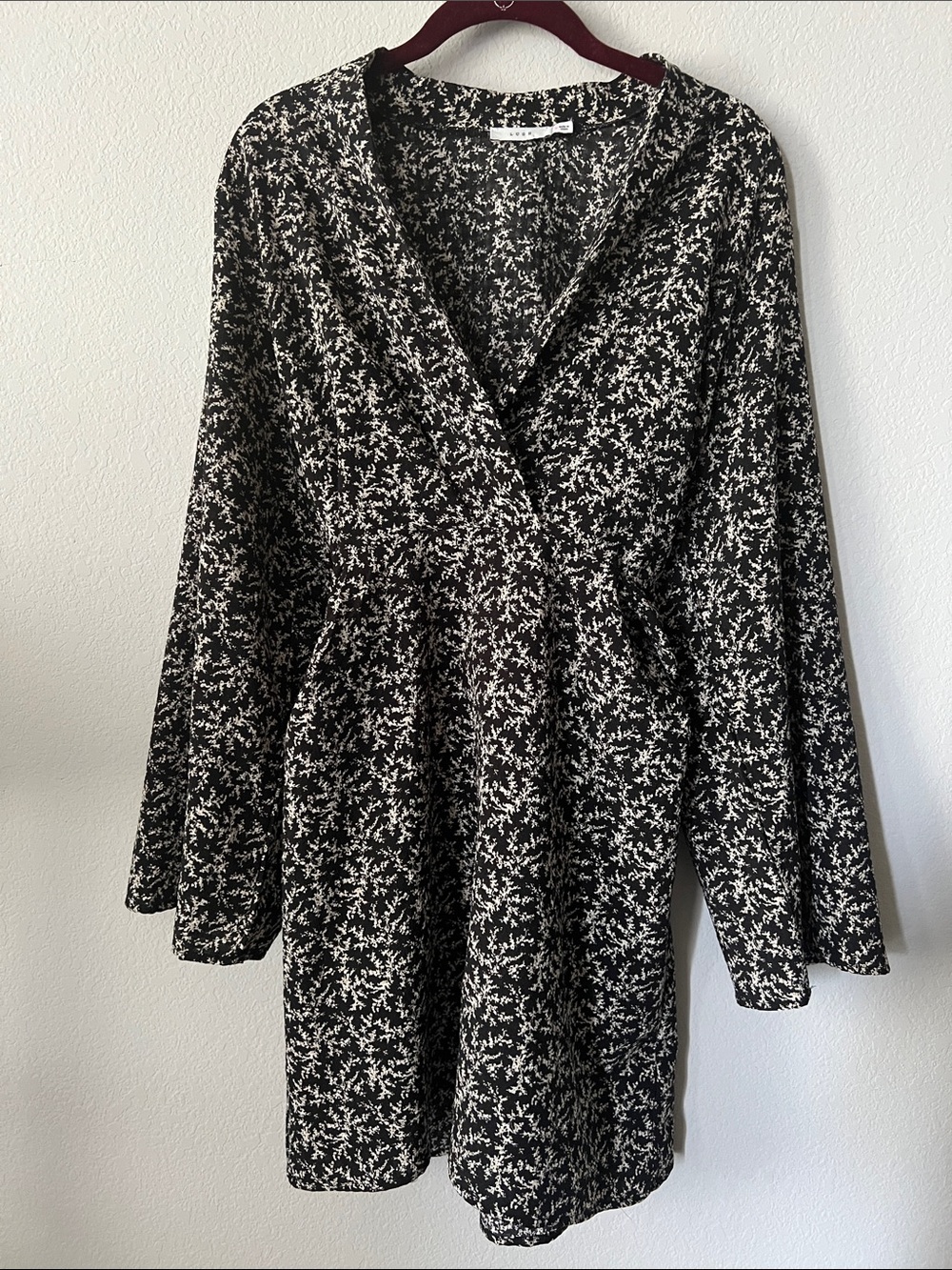 LUSH Floral Mini Dress Bell Sleeve V-Neck Tie Back Black Cream White Size M